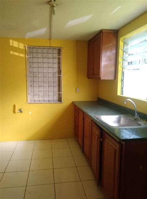 This great house offers 4 bedrooms and 3 bathrooms with one bedroom downstairs. 2 Bedroom 1 Bathroom House For Rent in Duhaney Park ...