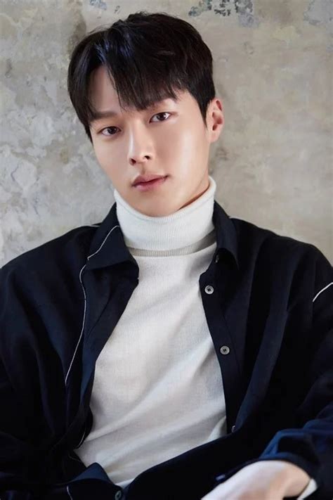 My mister is that person that would sit by your side, cry with you, hug you, and allow you to release your emotions so you truly feel comfort. Jang Ki Yong Dramas/TV Shows | Wiki | K-Drama Amino