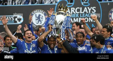 Chelsea Players Lift The Premier League Trophy At Stamford Bridge Hi