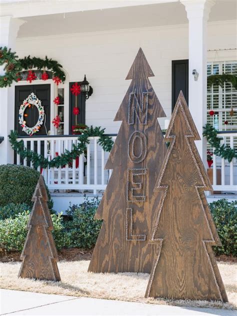 Use a color combination with dominant how to decorate a house for christmas. Remodelaholic | DIY Outdoor Decor for Winter