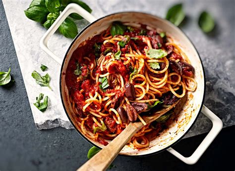 Ricetta Spaghetti Al Sugo Piccante Pomodoro E Olive Il Club Delle Ricette