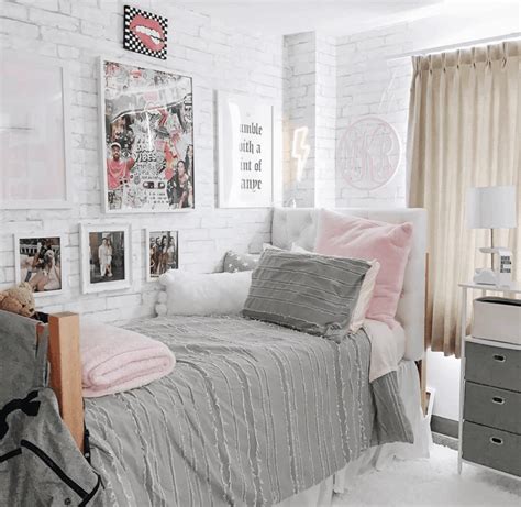 Dorm Room Wall Decor 9 Genius Ways To Decorate Your Dorm Room Walls By Sophia Lee
