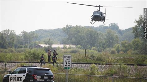 Illinois Officer Shot Dead Police Search For 3 Suspects