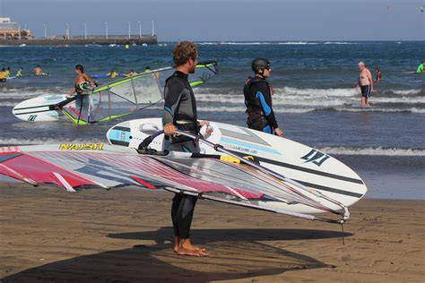 How To Carry The Windsurfing Gear