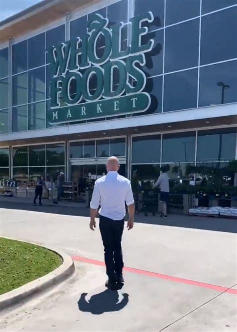 The whole foods employees said they are … Jeff Bezos visited Amazon employees in a Warehouse/Whole ...