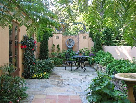10 Awesome Ideas How To Craft Small Tropical Backyard