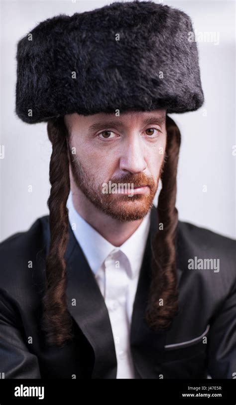 Hübscher Orthodoxen Jüdischen Mann Chassidim Rabbi Mit Roten Bart Im
