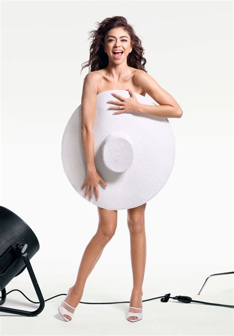 Follow along as we revisit beautiful videos from throughout sarah's career on her youtube channel. Sarah-Hyland-in-Cosmopolitan-Magazine-May-2020-7 - BikiniSlip