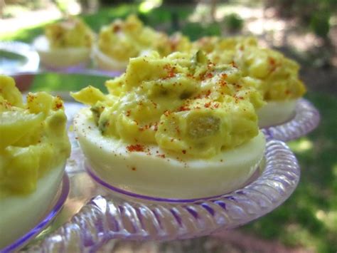 Paula deen's recipe for classic scrambled eggs (titled the lady's perfect scrambled eggs) calls for sour cream rather than milk (via deen's website).paula beats the sour cream in with eggs, water, and salt and pepper before pouring them into the pan to scramble. Traditional Southern Deviled Eggs Recipe - Food.com