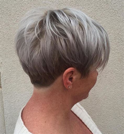 Short Ash Blonde And Silver Hairstyle For Women Over 40 Choppy Pixie Cut Edgy Pixie Cuts Short