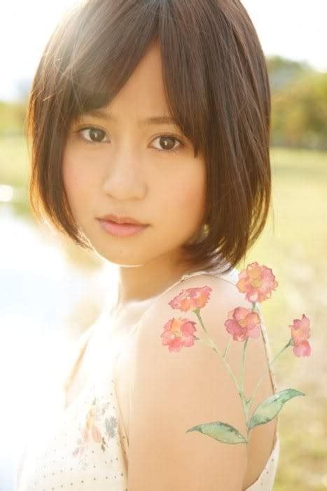 Atsuko Maeda Con Su Single Debut Flower Teriyaki Music