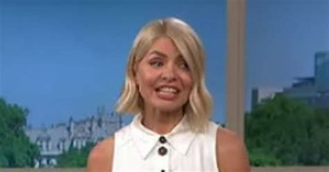 Holly Willoughby Red Faced And Risks Wardrobe Malfunction After Phillip Schofield Speech