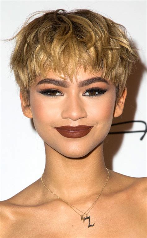 What is it with the hair haters? Zendaya Rocks Short Blond Hairstyle at Shoe Collection ...