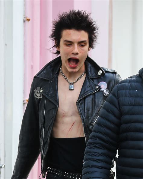 Louis Partridge Looks Convincing As Sid Vicious On Set Of New Sex