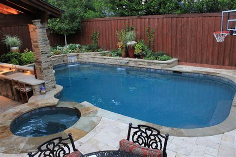 Adding a small pool to your backyard shouldn't be a challenging, complex affair. Pool Design for Small Yards - HomesFeed