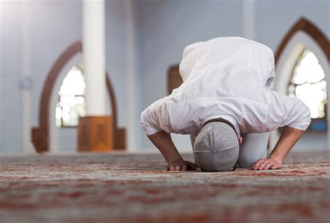 Sholat rawatib adalah solat yang pelaksanaannya menyertai salat fardhu. Solat Sunat Rawatib (Sebelum & Selepas Solat Fardhu ...