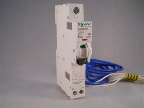 Schneider RCBO 32 Amp 30mA Type C 32A Acti9 iC60H Merlin Gerin A9D11832 ...