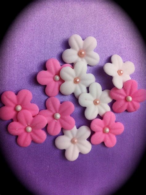 Ediblefondant Small Flowers In Different Colors By Rmcakedesign