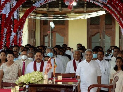 Sri Lanka Cabinet Resigns En Masse After Food And Fuel Shortages Protests