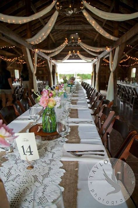 Dressed Table For A Barn Wedding Traditional Maine Lobsterbakes And