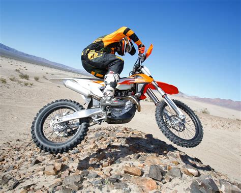 This is also a common offering on. 2016 KTM 450 XC-F - Dirt Bike Test