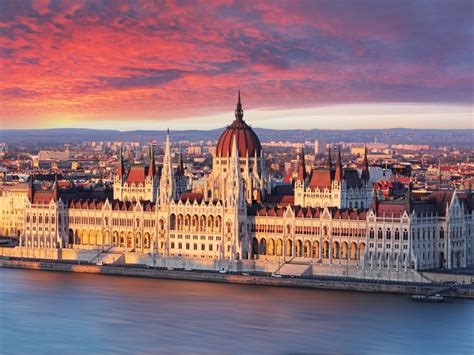 Sunrise In Budapest Hungarian Parliament Danube River 4k