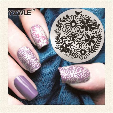 Pin By Chela Robur On Yzwle Plates Nails Nail Stamping Designs