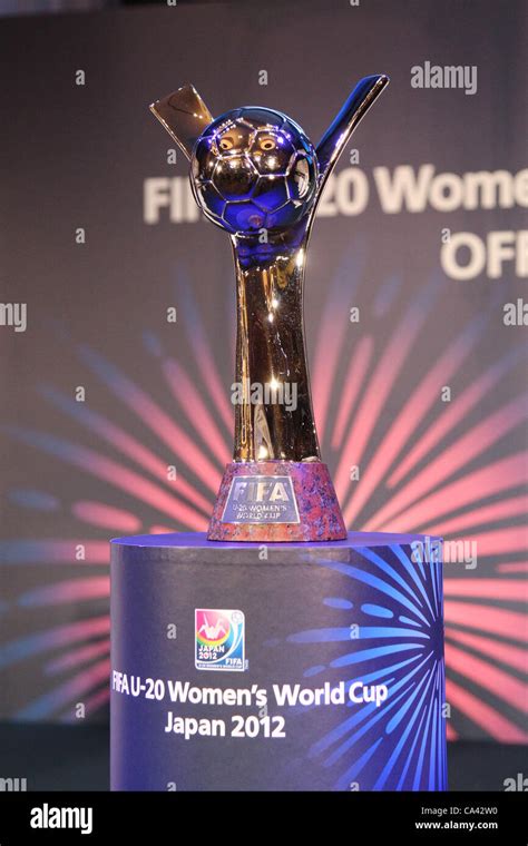 Women World Cup Trophy Hi Res Stock Photography And Images Alamy