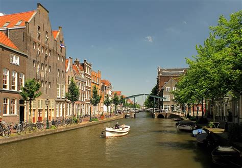 5-five-5: Leiden, the canals (Leiden - Netherlands)