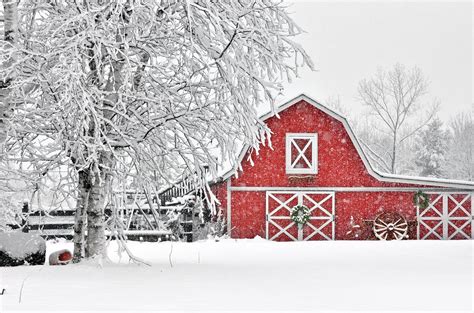 Pin By Wendy Mcculley On Winter Barn Photos Winter Snow Pictures