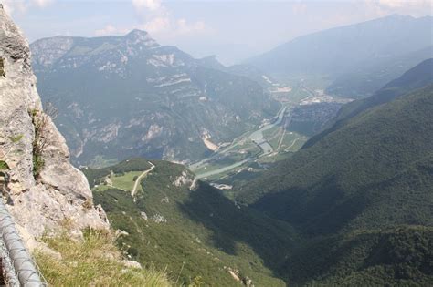 Bella escursione dove si possono vedere postazioni della prima guerra scavate nella roccia. ESCURSIONE DEL 10/07/2011 da Sega di Ala, i Busoni, il ...