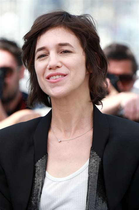 Дочь актрисы джейн биркин и музыканта сержа генсбура. CHARLOTTE GAINSBOURG at Ismael's Ghosts Photocall at 70th ...