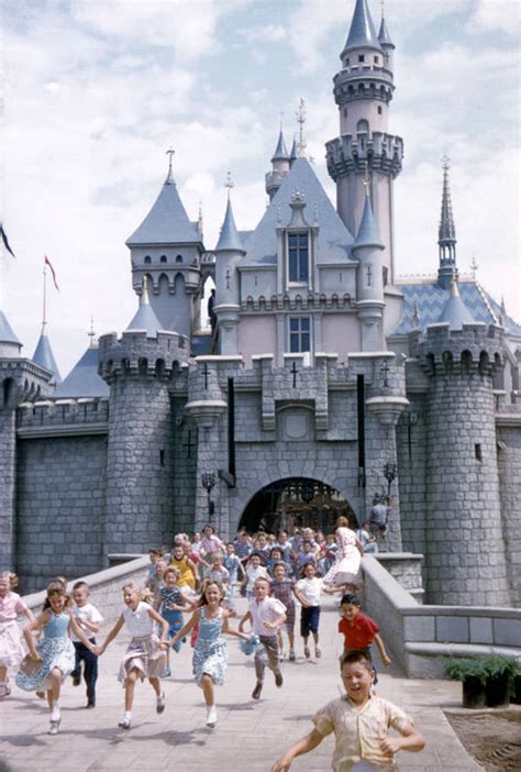 Photos Of Vintage Disneyland From The Park S Early Days