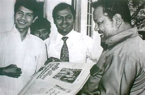 Perjuangan selama 25 tahun dalam bidang seni membawanya ke mercu kejayaan sebagai penyanyi, penggubah lagu, pemuzik, pelakon, pengarah filem, dan sebagai pengusaha filem yang terkenal di malaysia dan. Cerita P. Ramlee Jatuh Miskin Sebelum Meninggal Dunia ...