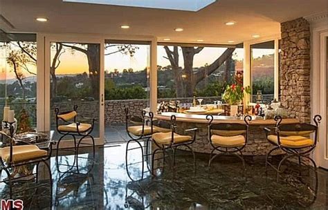 Elvis Presley S Former Beverly Hills Home Listed For 13M Beverly