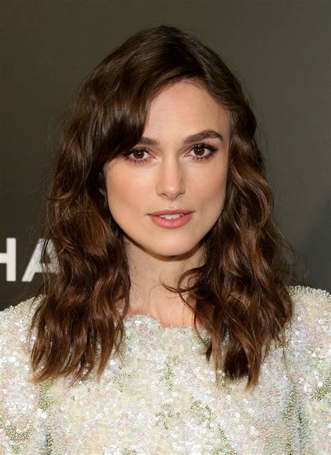 The Makeup That Ll Brighten Up Your Whole Look A La Keira Knightley Peach Blush Glamour