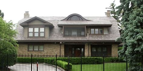 Home of the fourth richest person in the world, warren buffett. Why Does Warren Buffet Live in a House Like This ...