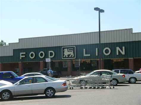 Food lion dirba šiose srityse: Grocerying: Food Lions Galore