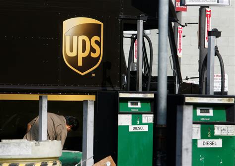 UPS adds gig delivery with Roadie acquisition | Reuters