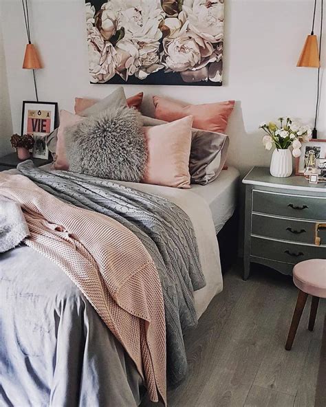 Grey And Pink Bedroom Decorating Idea Pretty Pink Grey Style Bedroom Design The Art Of Images