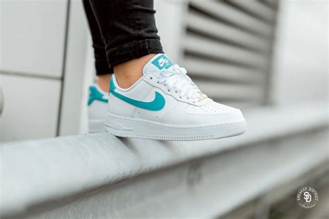 While any plane carrying the president is designated air force one, the two aircraft most frequently assigned that callsign carry tail numbers 28000 and 29000. Nike Women's Air Force 1 White/Teal Nebula-Gold - AH0287-109