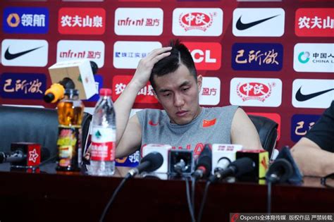 Check spelling or type a new query. 郭艾伦参加发布会一脸沮丧 他今晚是真想赢!_CBA_新浪竞技风暴_新浪网
