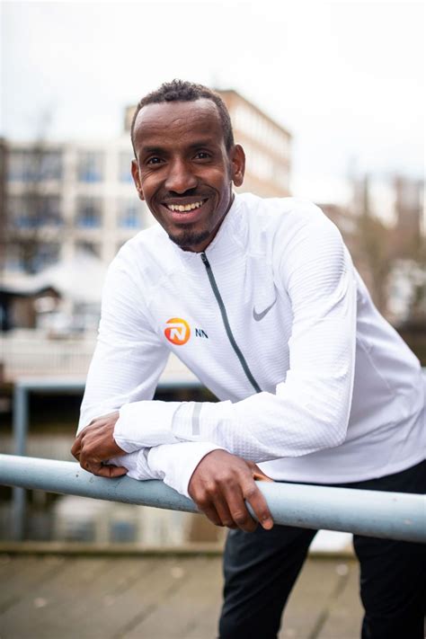 Bashir abdi heeft in chicago een verbluffende marathon gelopen. De gelukswijsheid van NN runner Bashir Abdi - Gelukkige Belgen