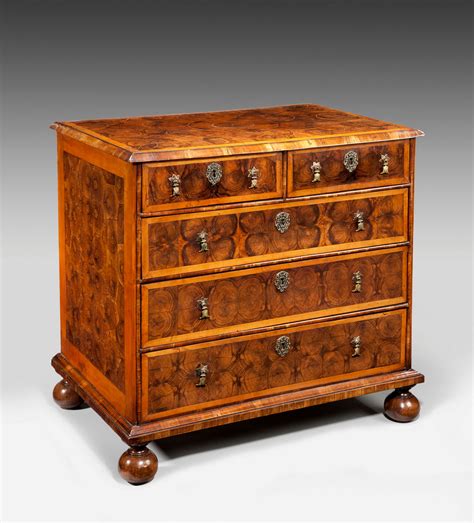 Antique William And Mary Oyster Chest Of Drawers
