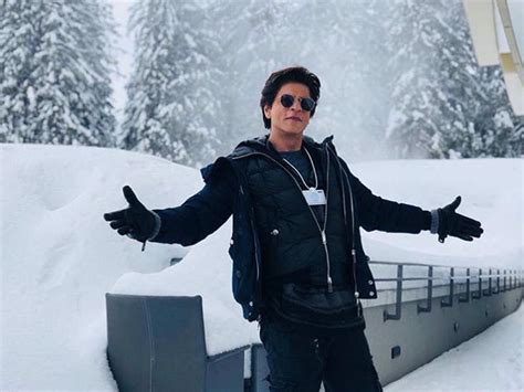 Pic Shah Rukh Khan Strikes His Signature Pose In Davos