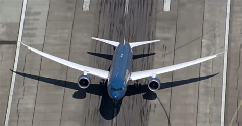 Boeing 787 Dreamliner Near Vertical Takeoff Coraviral