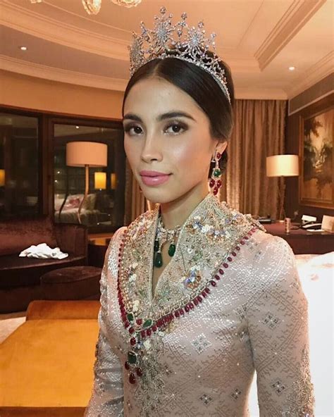 Terbongkar kehidupan julia rais dikāwal kētat? Intip Indahnya Royal Wedding Malaysia, Saat Cucu Sultan ...