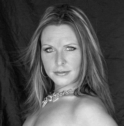 Shawna Marie Debutts S Photo Portfolio Albums And Photos Model