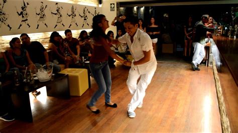 Peruano Bailando Salsa Caleña Youtube