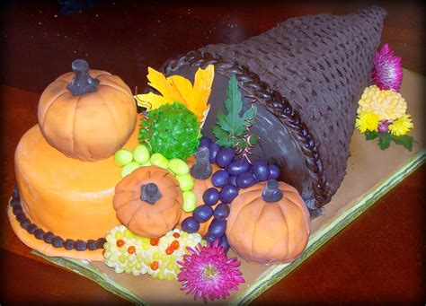 Time seems to fly and stand still at the same time this year, it's bizarre. Thanksgiving Cakes - Decoration Ideas | Little Birthday Cakes